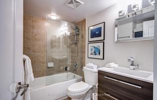 5-bedroom apartment in Eglinton Avenue East for C$874,000