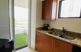 2-bedroom apartments in condo 110 m² in Aventura for $475,000