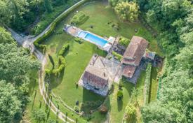 Restored farmhouse for sale near Siena, Tuscany for 2,650,000 €