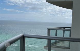 1-bedroom apartments in condo 60 m² in Collins Avenue for $395,000