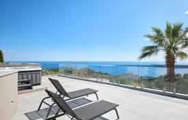 4-bedroom villa 220 m² in Cannes. Price on request