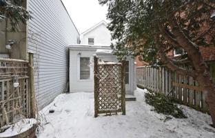 2-bedroom house in Old Toronto for 1,412,000 €