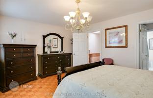 9-bedroom house in York for C$1,742,000