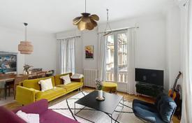 Stylish three-bedroom apartment in the Golden Square, Nice, France for 950,000 €