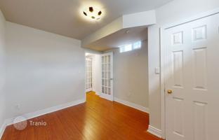 9-bedroom house in Etobicoke for C$1,689,000