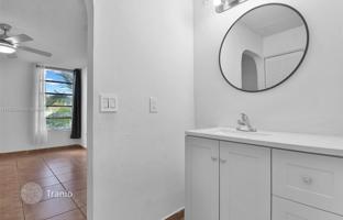 2-bedroom apartments in condo 85 m² in Miami for $299,000