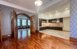 5-room apartment 280 m² in Central District for 990,000 €