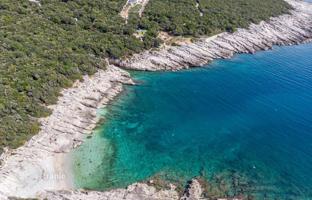Land plot 996 m² in Kavran for 110,000 €