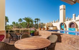Frontline Beach 3 bed penthouse with sea views
with a
bright and
sunny aspect in the most sought after, Building 10, Sotogrande Costa for 1,150,000 €
