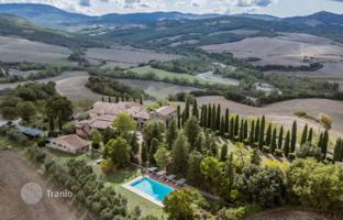 Farm 1,200 m² in Radicondoli for 9,000,000 €