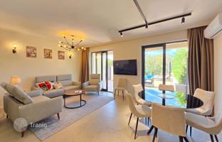 4-bedroom villa 295 m² in Blizikuće for 630,000 €