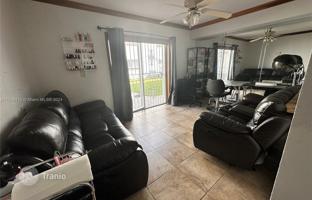 2-bedroom apartments in condo 110 m² in Miami for $330,000