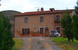 Stone two-storey villa in Asciano, Tuscany, Italy for 2,000,000 €