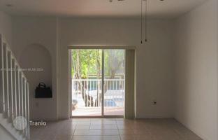 2-bedroom apartments in condo 107 m² in Doral for $365,000