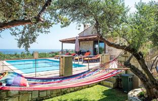 Land plot 2,500 m² in Chania for 1,400,000 €
