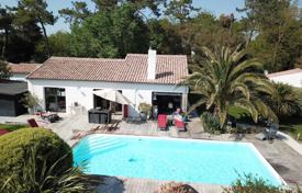 Detached house – Charente-Maritime, Nouvelle-Aquitaine, France for 4,900 € per week