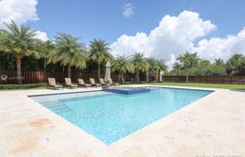 Spacious villa with a backyard, a pool, a summer kitchen, a sitting area and a garage, Miami, USA for 3,774,000 €