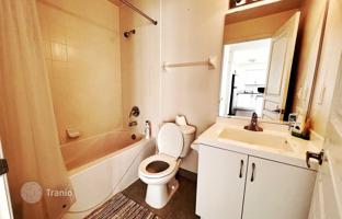 5-bedroom apartment in Lake Shore Boulevard West for C$771,000