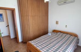 Detached 3 bedroom villa with outdoor areas, garden and sea views for 350,000 €
