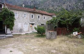 Old stone, 142 m² house for sale in Risan. it has a sea view and it sits on the 543 m² plot of land. for 129,000 € Old stone, 142 m² house for sale in Risan. it has a sea view and it sits on the 543 m² plot of land. for 129,000 €