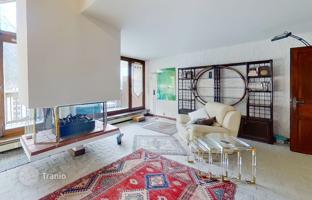 Large bright duplex apartment near the town centre, Chamonix, France for 1,550,000 €
