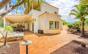 4-bedroom villa 154 m² in Playa de las Americas for 1,297,000 €