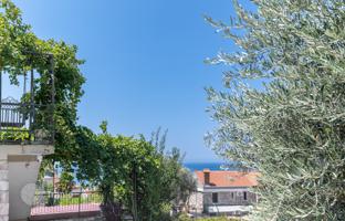 2-bedroom apartment 77 m² in Sveti Stefan for 256,000 €