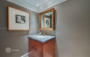 2-bedroom apartments in condo 158 m² in Miami for $1,999,000