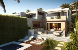 Beachfront Villa in New Golden Mile, Marbella for 2,370,000 €