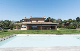Three-storey exquisite villa with a pool and a garden overlooking the sea, Civitanova Marche, Italy for 2,100,000 €