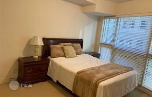 5-bedroom apartment in Carlton Street for C$970,000