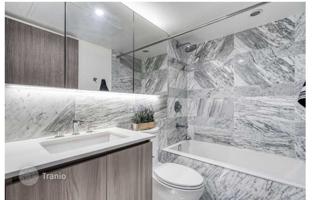 5-bedroom apartment in Bathurst Street for C$925,000