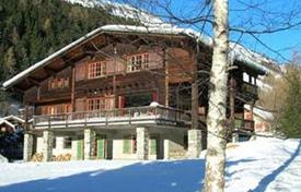 Spacious chalet with a parking, Chamonix, France for 8,200 € per week