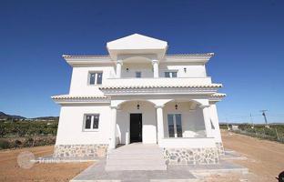 4-bedroom villa 150 m² in El Pinós for 375,000 €