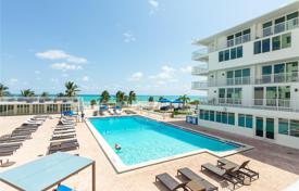 Townhome – Miami Beach, Florida, USA for $750,000