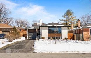 8-bedroom house in Etobicoke for C$2,189,000