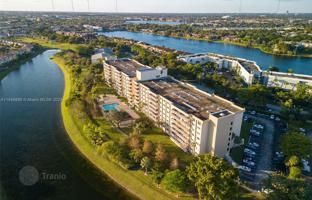 2-bedroom apartments in condo 137 m² in Miami for $310,000