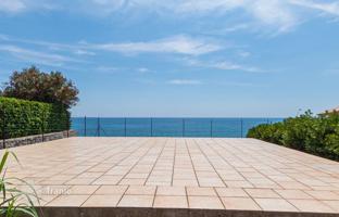 2-bedroom villa in Ventimiglia for 1,000,000 €