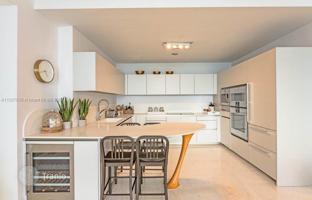 1-bedroom apartments in condo 105 m² in Collins Avenue for $2,190,000