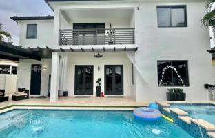 4-bedroom house 336 m² in Hialeah for $1,250,000