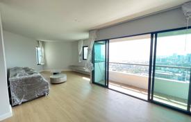3-bedroom apartments in condo in Sathon for $2,900 per week