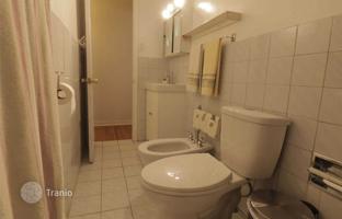 8-bedroom house in York for C$1,105,000