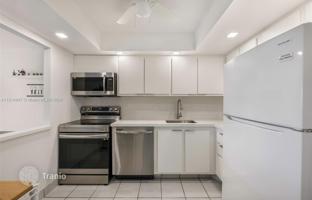 2-bedroom apartments in condo 106 m² in Aventura for $399,000