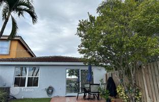 2-bedroom house 135 m² in West End for $480,000
