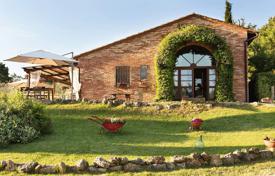 Villa with four independent apartments and a guest house, Siena, Italy for 950,000 €