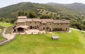 Farmhouse with pool and annexe in Umbria for 2,750,000 €
