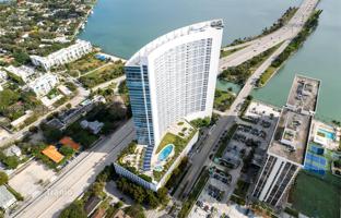 2-bedroom apartments in condo 135 m² in Edgewater (Florida) for $999,000