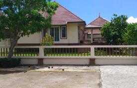 Furnished house with 3 bedrooms 100 meters from the beach for $440,000