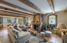 Three-storey chalet with a garden and a jacuzzi in a quiet area, Meribel, France for 3,250,000 €