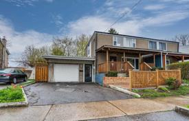 Terraced house – Scarborough, Toronto, Ontario,  Canada for C$949,000